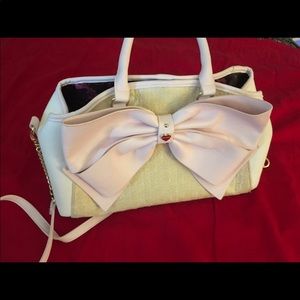 Betsey Johnson bag price is final❗️❗️